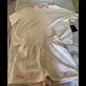 Nike 2 piece set shorts and cropped shirt